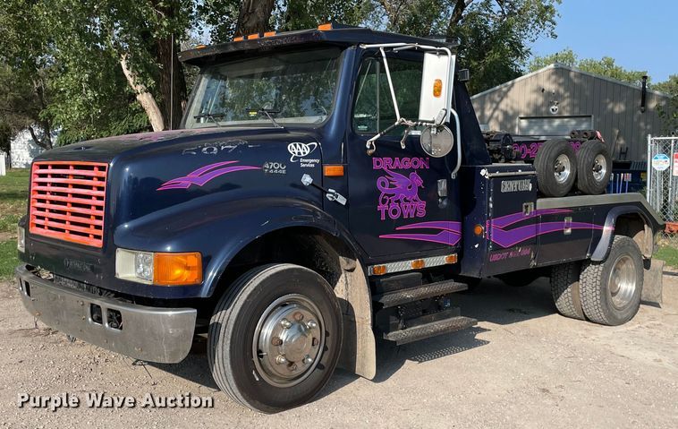 image for item HN9945 1997 International 4700  tow truck