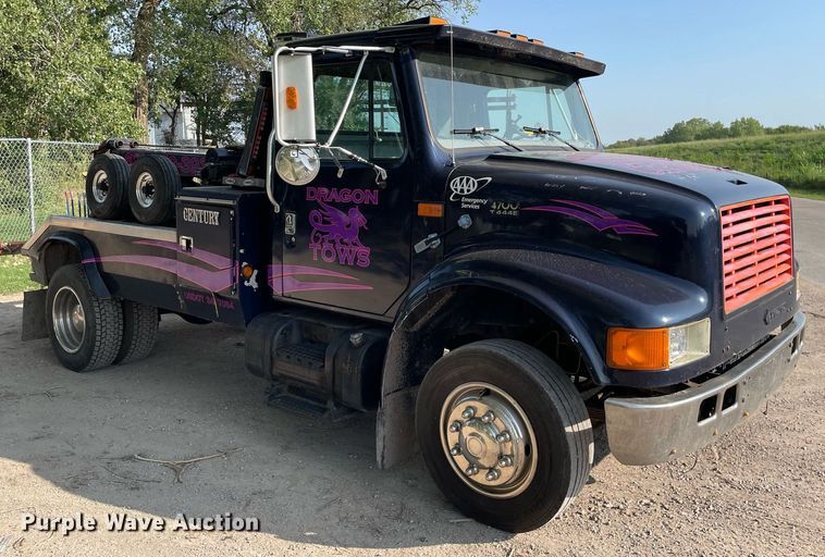image for item HN9945 1997 International 4700  tow truck