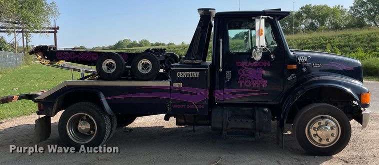 image for item HN9945 1997 International 4700  tow truck