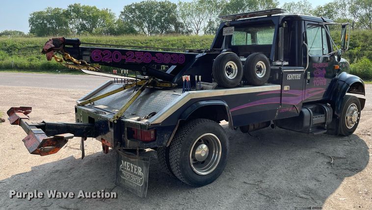 image for item HN9945 1997 International 4700  tow truck