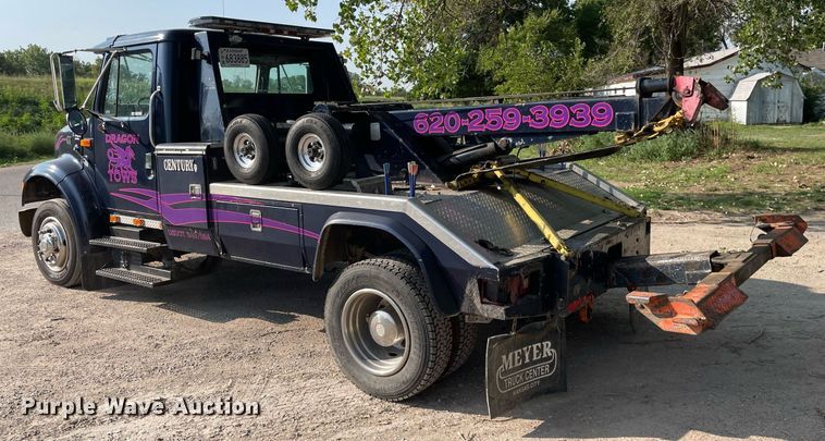 image for item HN9945 1997 International 4700  tow truck