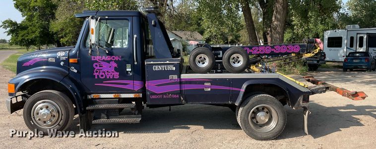 image for item HN9945 1997 International 4700  tow truck