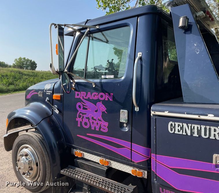 image for item HN9945 1997 International 4700  tow truck
