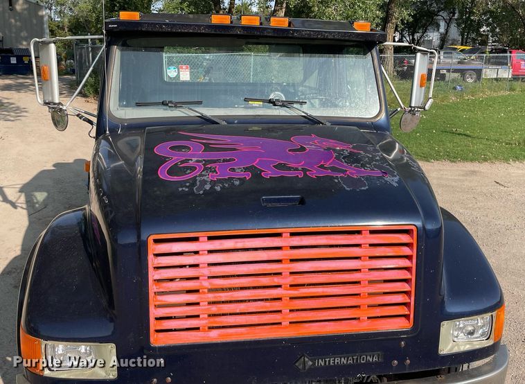 image for item HN9945 1997 International 4700  tow truck