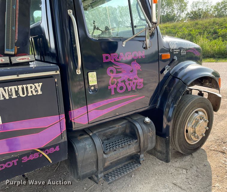 image for item HN9945 1997 International 4700  tow truck