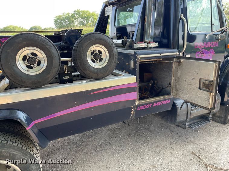image for item HN9945 1997 International 4700  tow truck