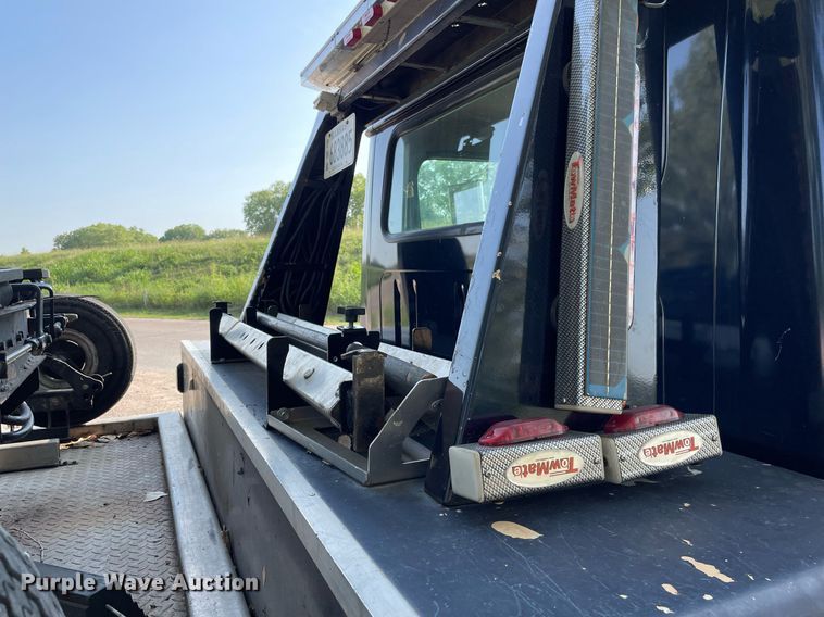 image for item HN9945 1997 International 4700  tow truck