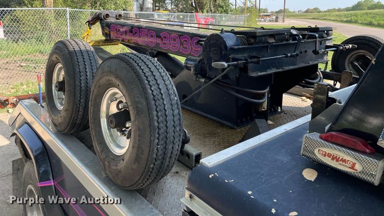 image for item HN9945 1997 International 4700  tow truck