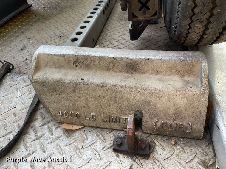 image for item HN9945 1997 International 4700  tow truck