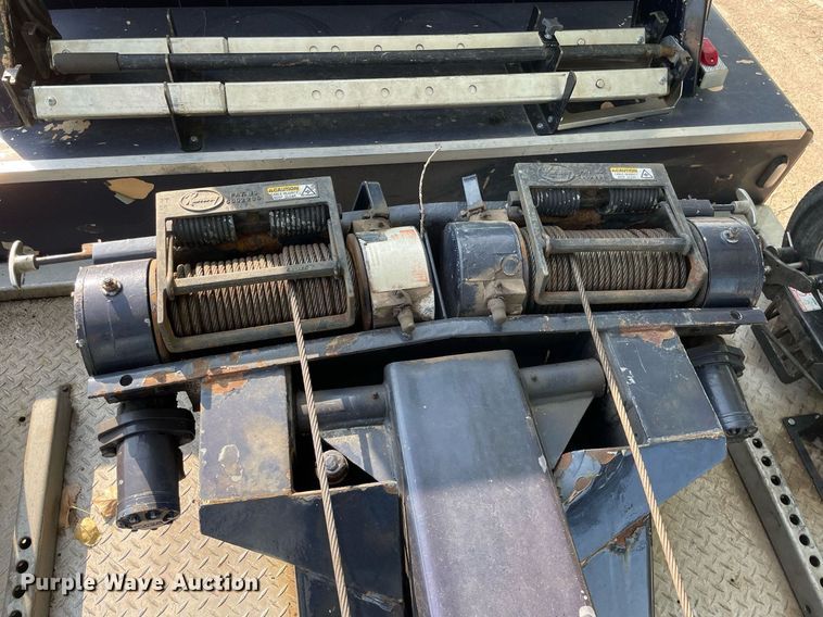 image for item HN9945 1997 International 4700  tow truck