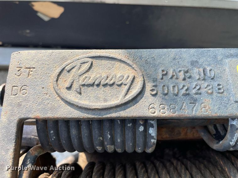 image for item HN9945 1997 International 4700  tow truck