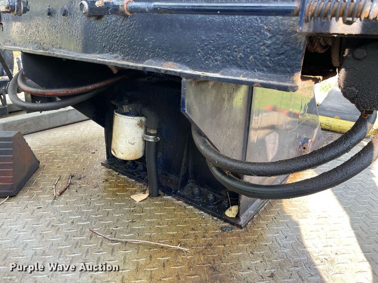 image for item HN9945 1997 International 4700  tow truck