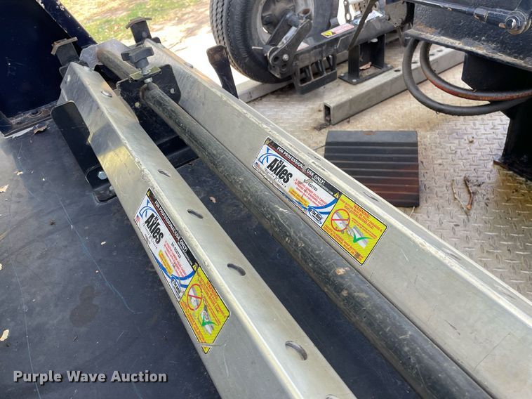 image for item HN9945 1997 International 4700  tow truck