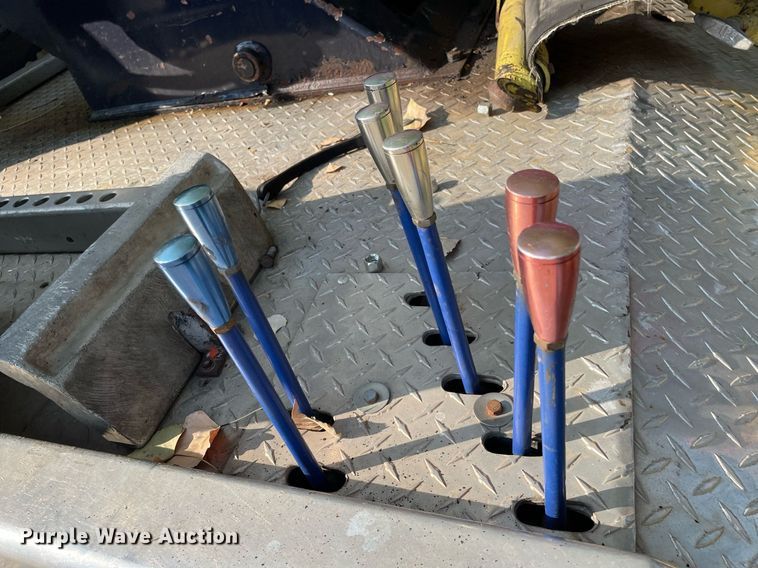 image for item HN9945 1997 International 4700  tow truck