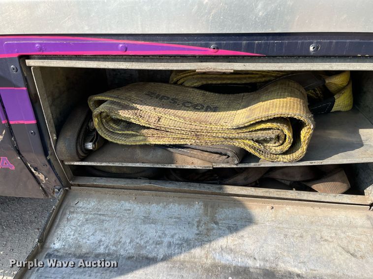 image for item HN9945 1997 International 4700  tow truck