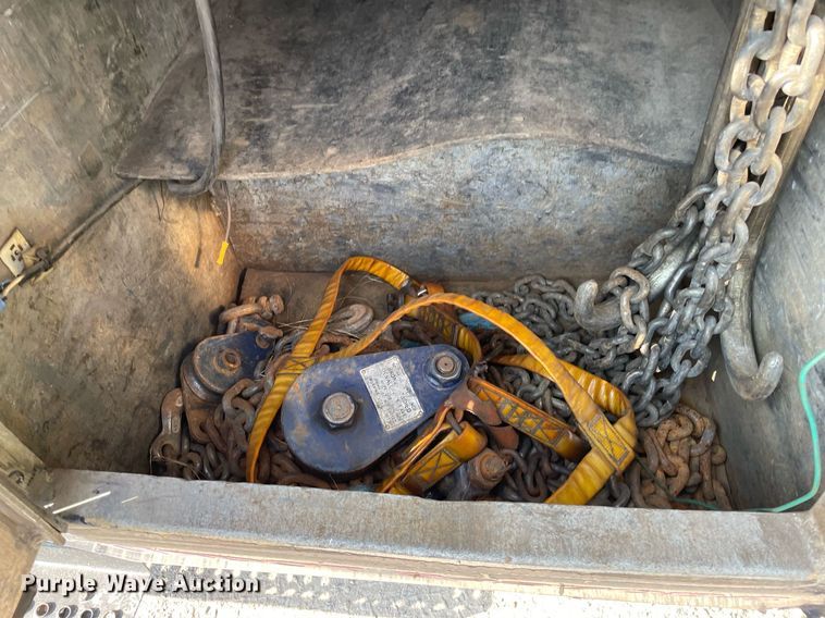 image for item HN9945 1997 International 4700  tow truck