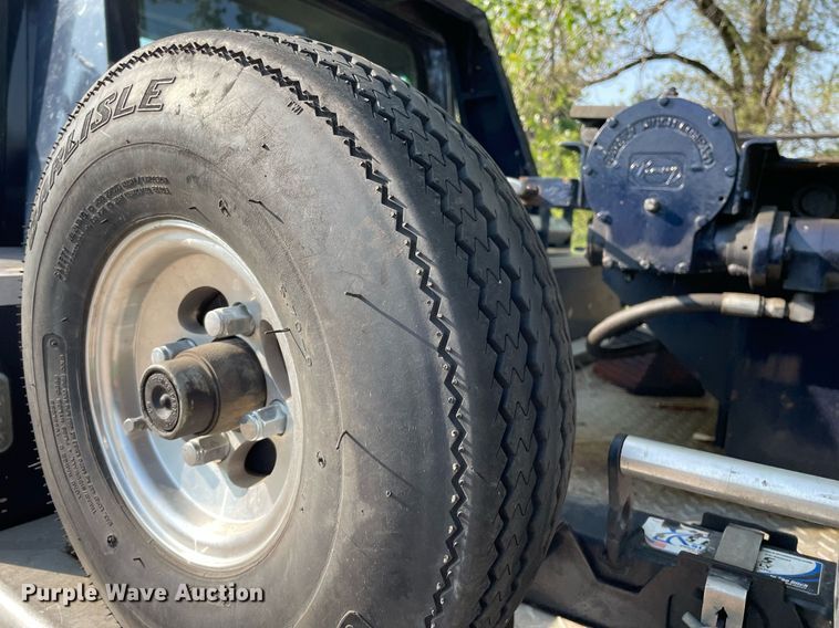 image for item HN9945 1997 International 4700  tow truck