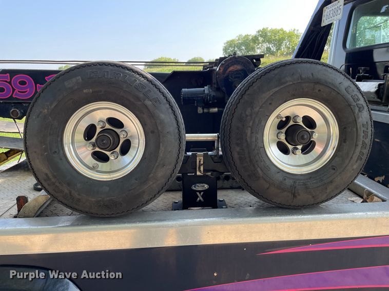 image for item HN9945 1997 International 4700  tow truck