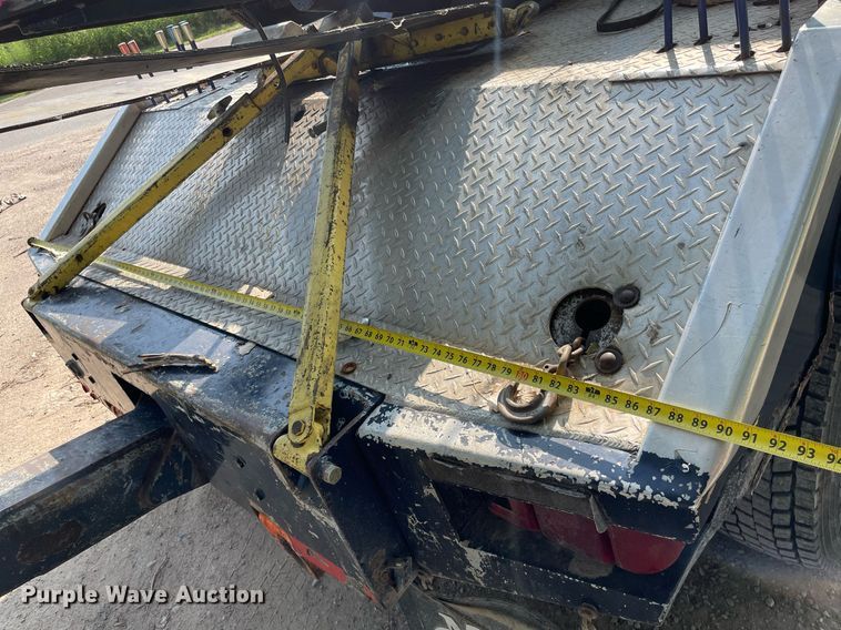 image for item HN9945 1997 International 4700  tow truck