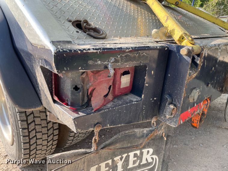 image for item HN9945 1997 International 4700  tow truck