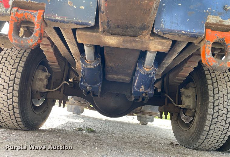 image for item HN9945 1997 International 4700  tow truck