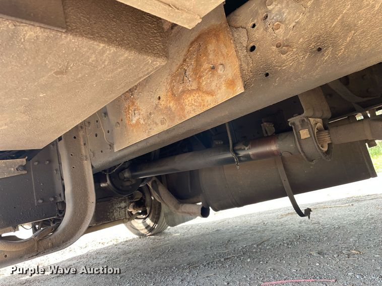 image for item HN9945 1997 International 4700  tow truck