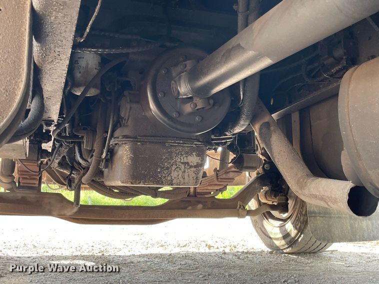 image for item HN9945 1997 International 4700  tow truck