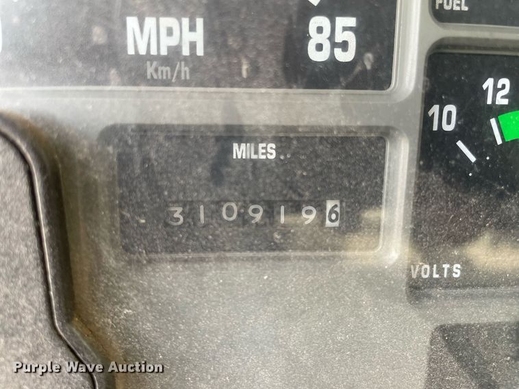 image for item HN9945 1997 International 4700  tow truck