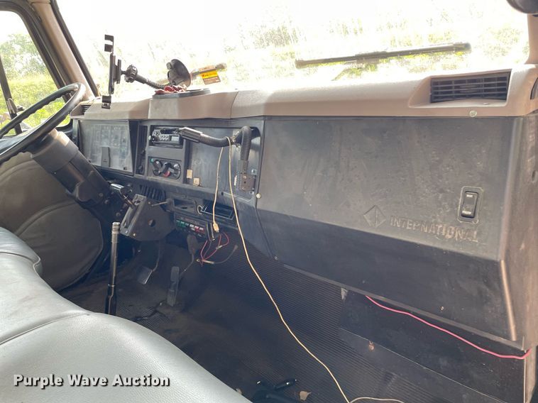 image for item HN9945 1997 International 4700  tow truck