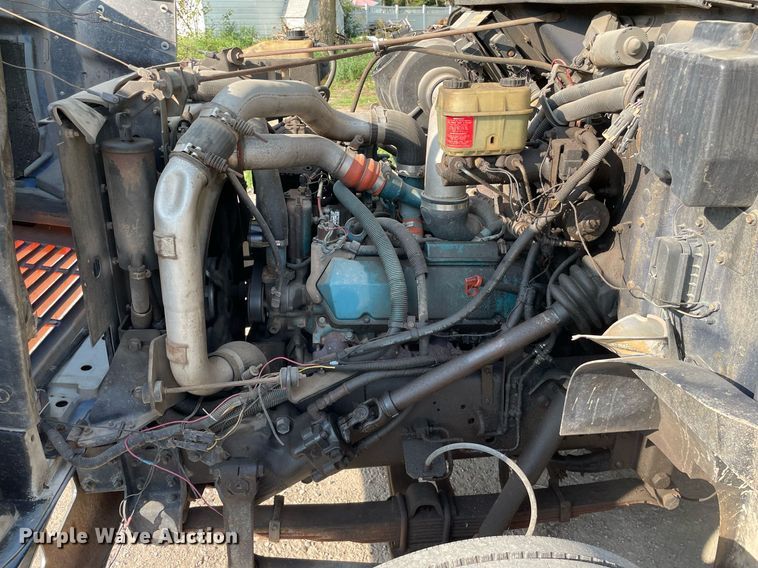 image for item HN9945 1997 International 4700  tow truck