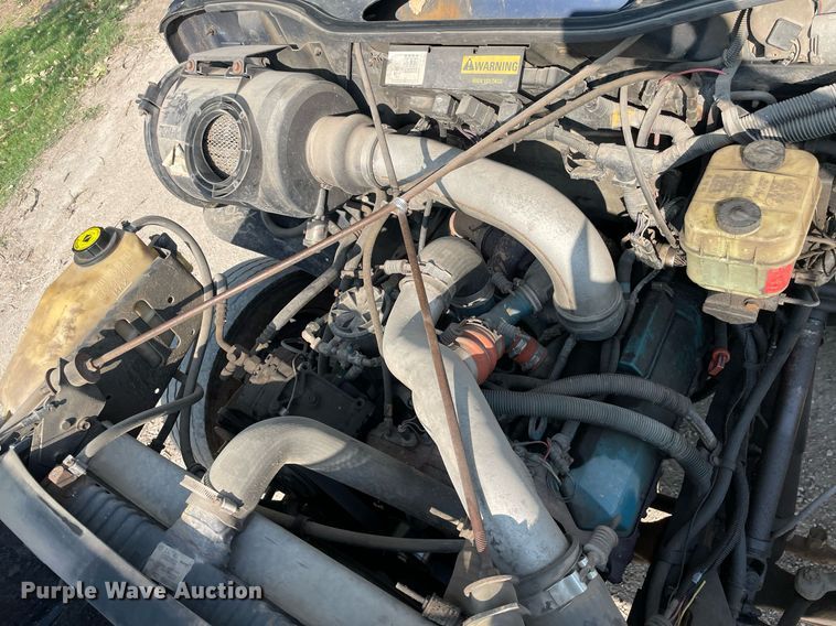 image for item HN9945 1997 International 4700  tow truck