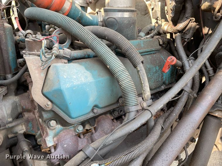 image for item HN9945 1997 International 4700  tow truck