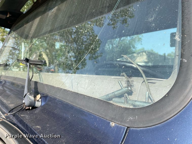 image for item HN9945 1997 International 4700  tow truck