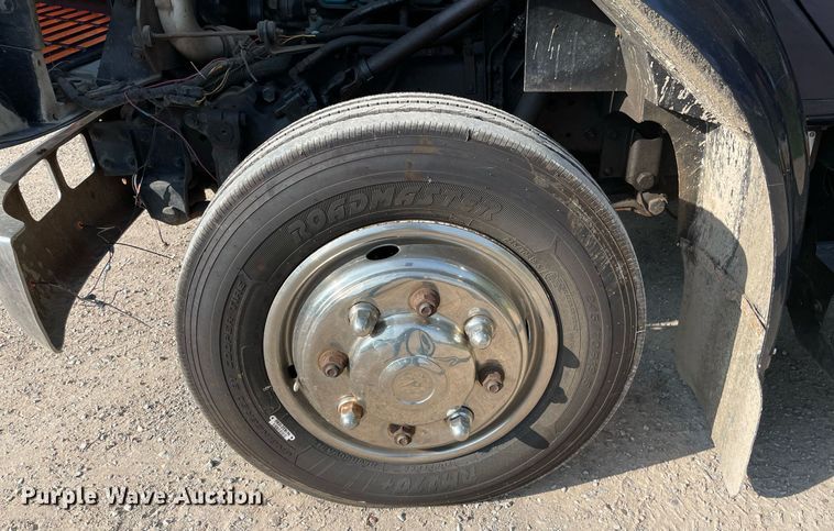 image for item HN9945 1997 International 4700  tow truck