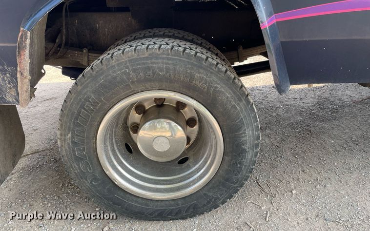 image for item HN9945 1997 International 4700  tow truck