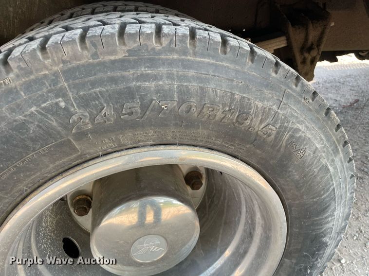 image for item HN9945 1997 International 4700  tow truck