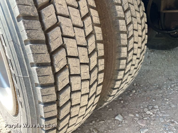 image for item HN9945 1997 International 4700  tow truck