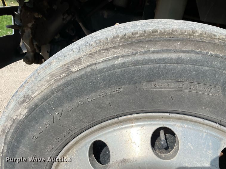 image for item HN9946 2011 Ford F650 Super Duty XLT Pro Loader  SuperCrew rollback truck