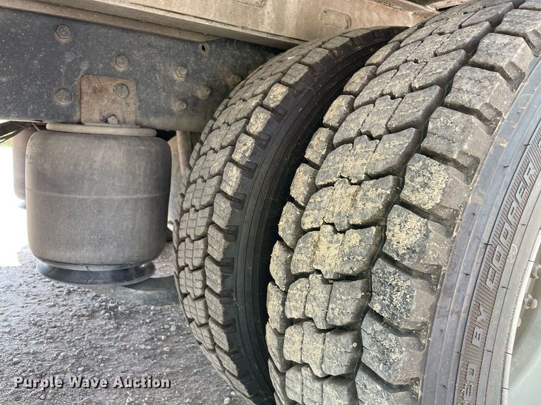 image for item HN9946 2011 Ford F650 Super Duty XLT Pro Loader  SuperCrew rollback truck