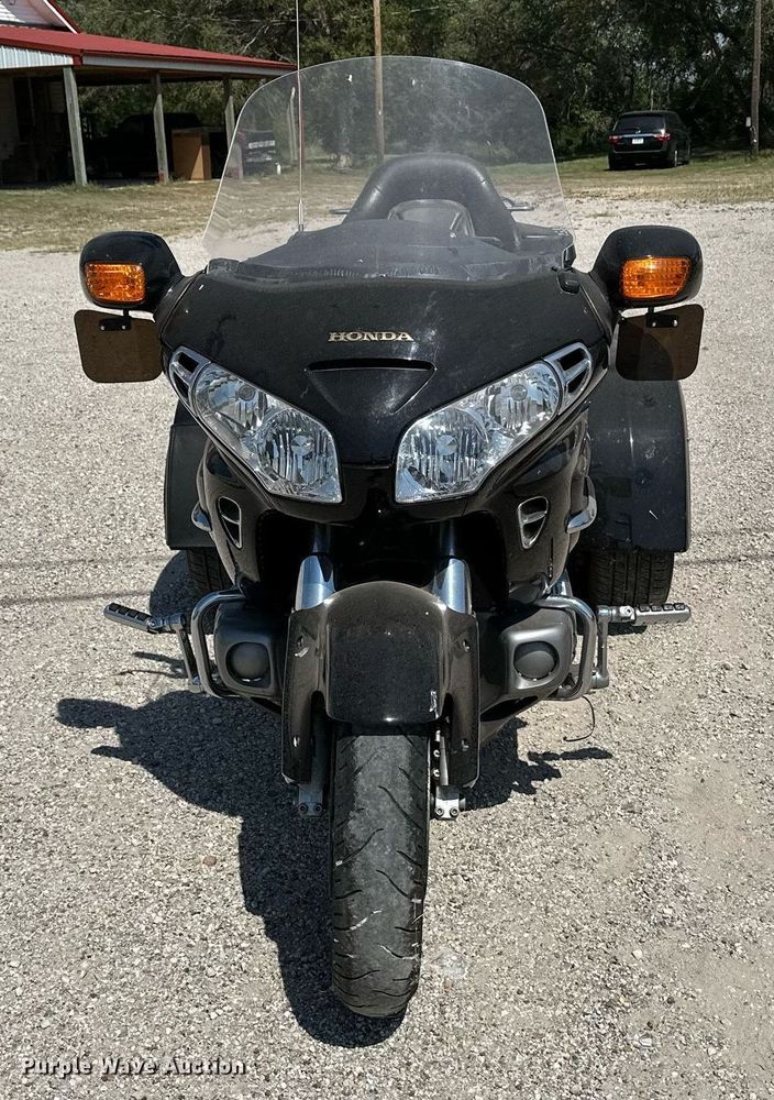 image for item HN9981 2003 Honda Goldwing 1800  motorcycle