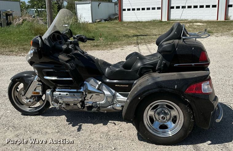 image for item HN9981 2003 Honda Goldwing 1800  motorcycle