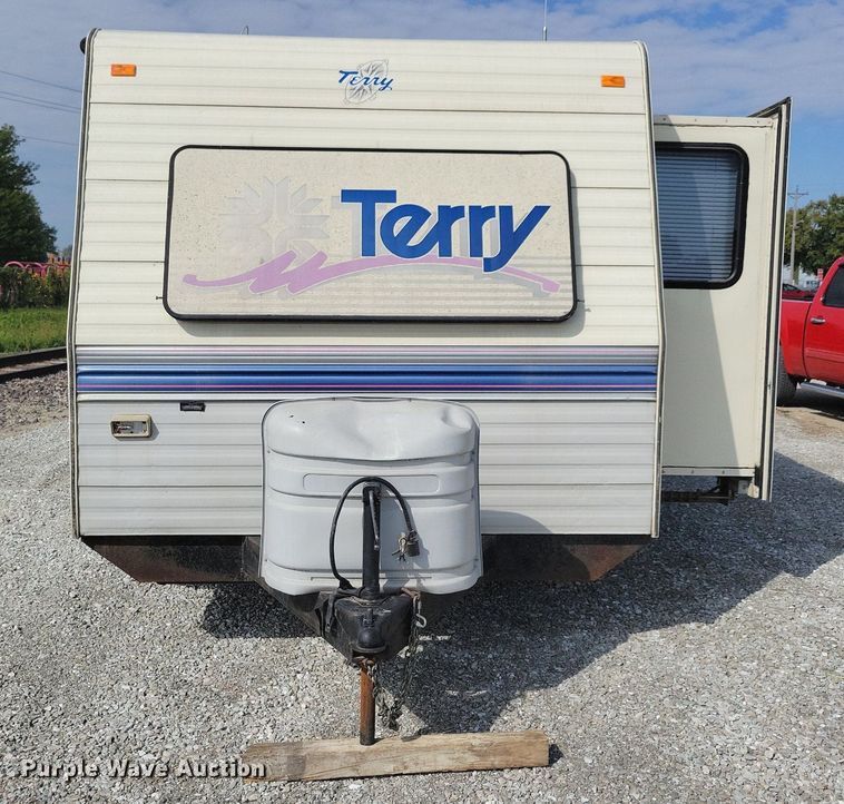 image for item IQ9936 1994 Fleetwood Terry  camper