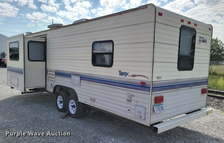 image for item IQ9936 1994 Fleetwood Terry  camper