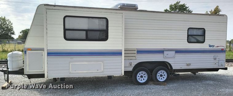 image for item IQ9936 1994 Fleetwood Terry  camper