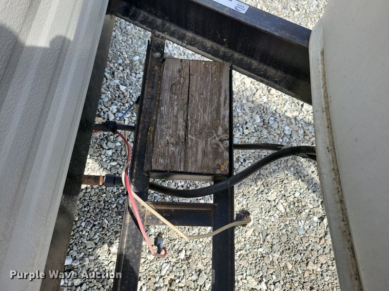 image for item IQ9936 1994 Fleetwood Terry  camper