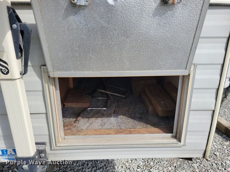 image for item IQ9936 1994 Fleetwood Terry  camper