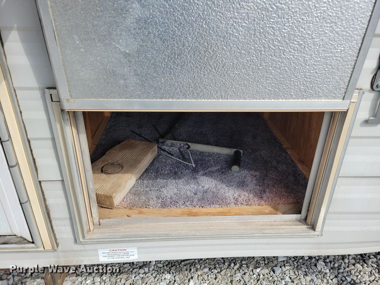 image for item IQ9936 1994 Fleetwood Terry  camper