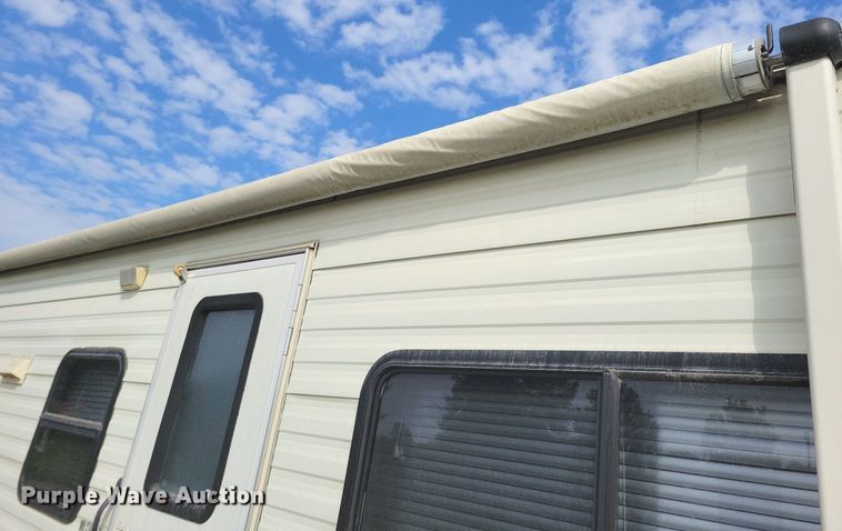 image for item IQ9936 1994 Fleetwood Terry  camper