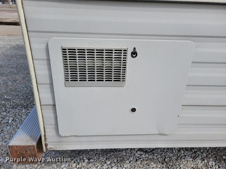 image for item IQ9936 1994 Fleetwood Terry  camper