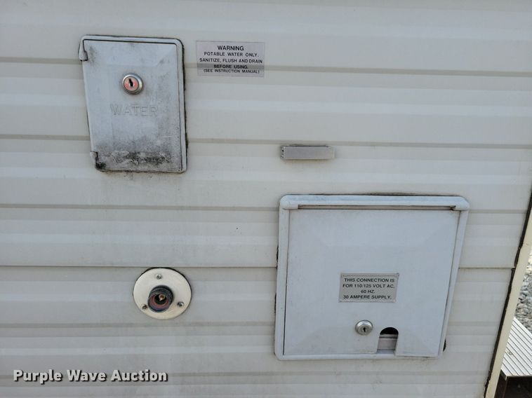 image for item IQ9936 1994 Fleetwood Terry  camper